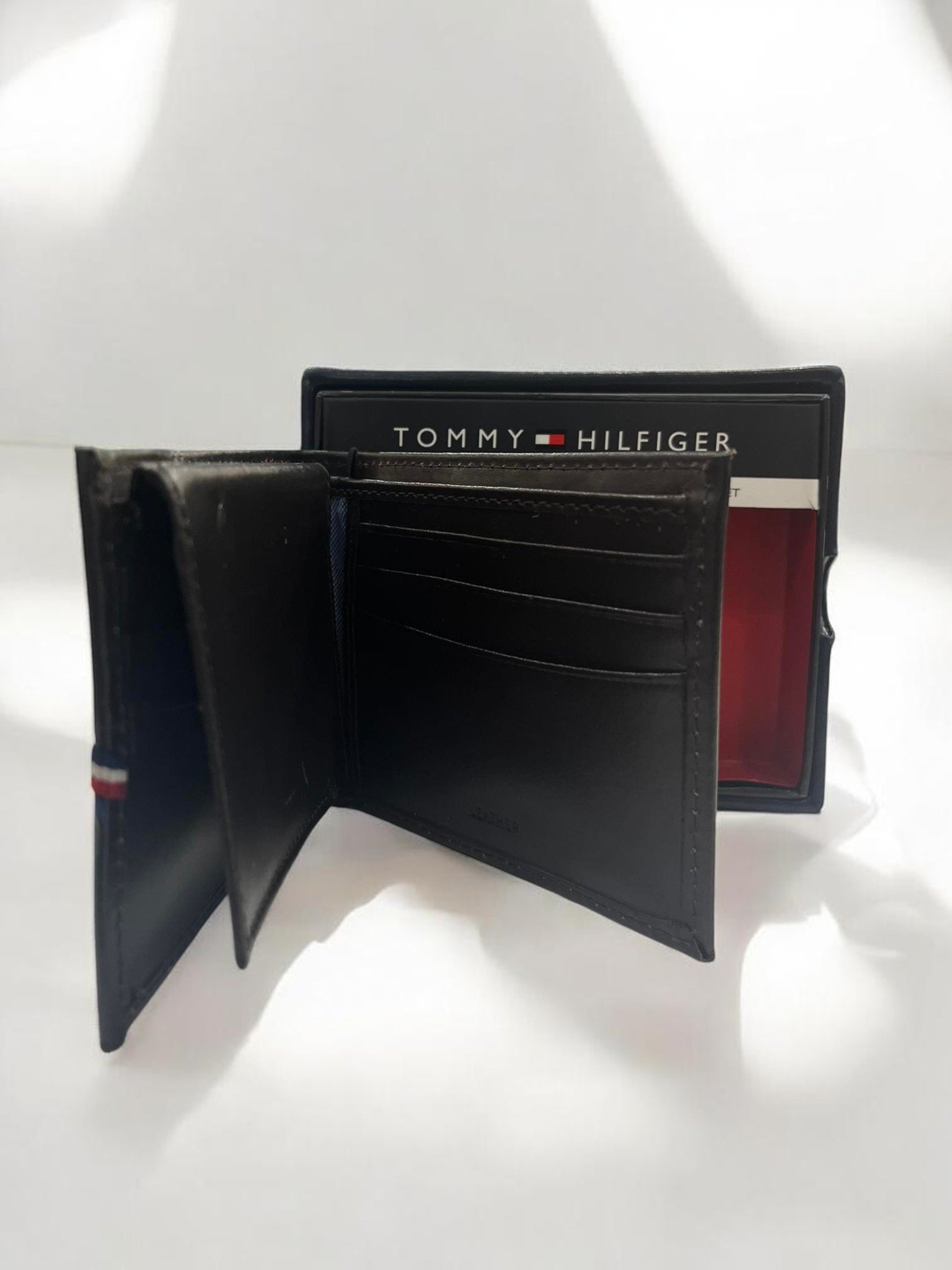 Tommy Hilfiger Men's Wallet Bifold Brown Leather - Image 2