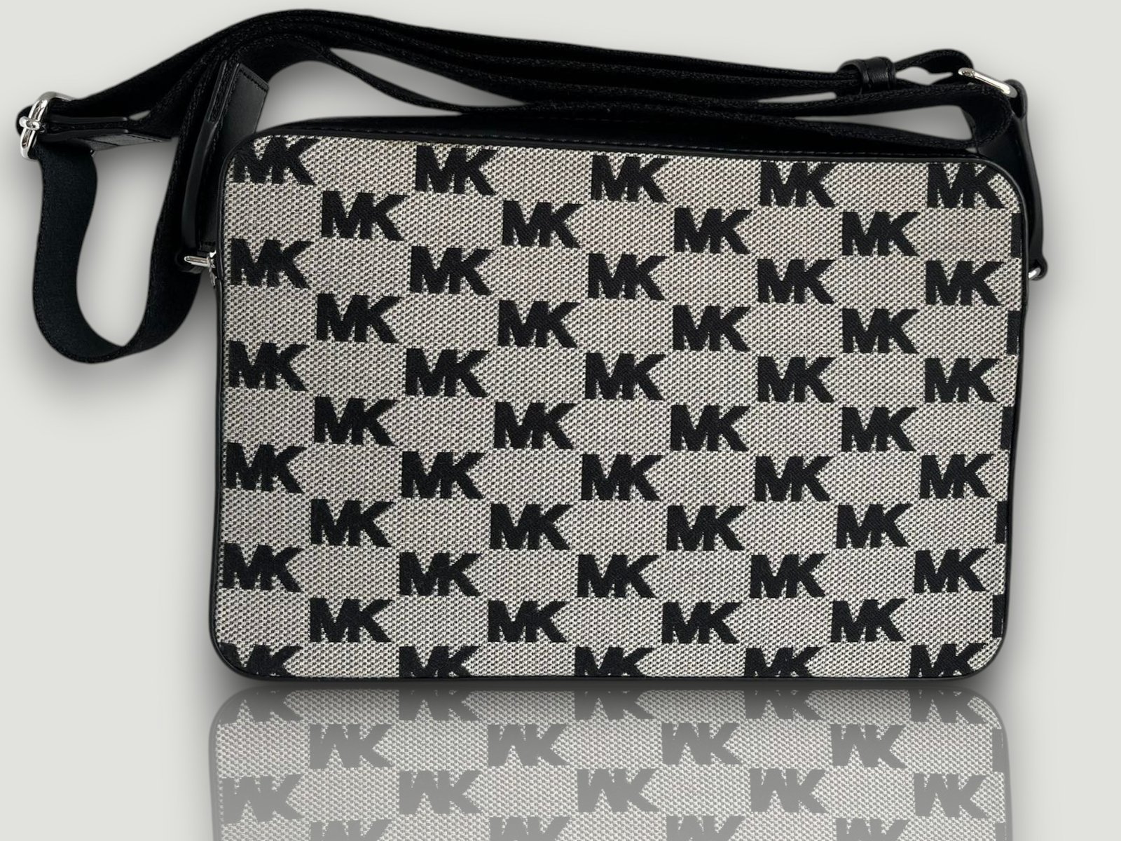 Michael Kors Sling Bag Jet Set Black - Image 3