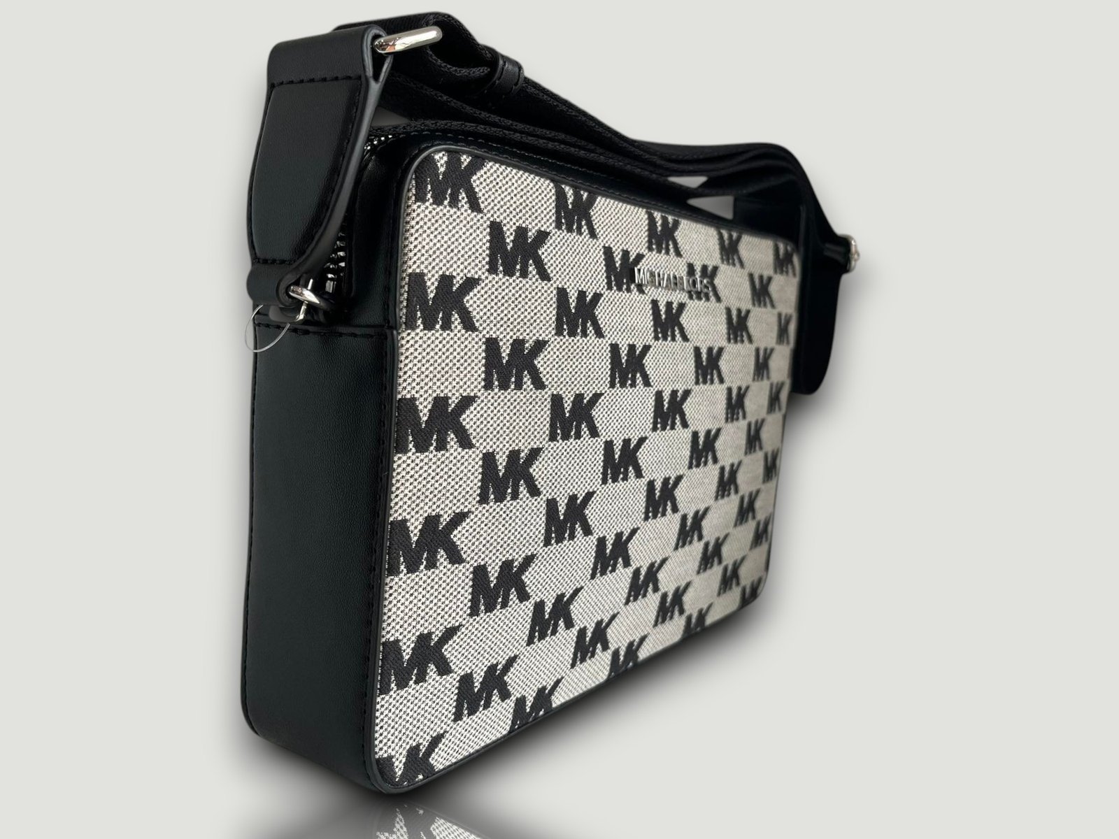 Michael Kors Sling Bag Jet Set Black - Image 2