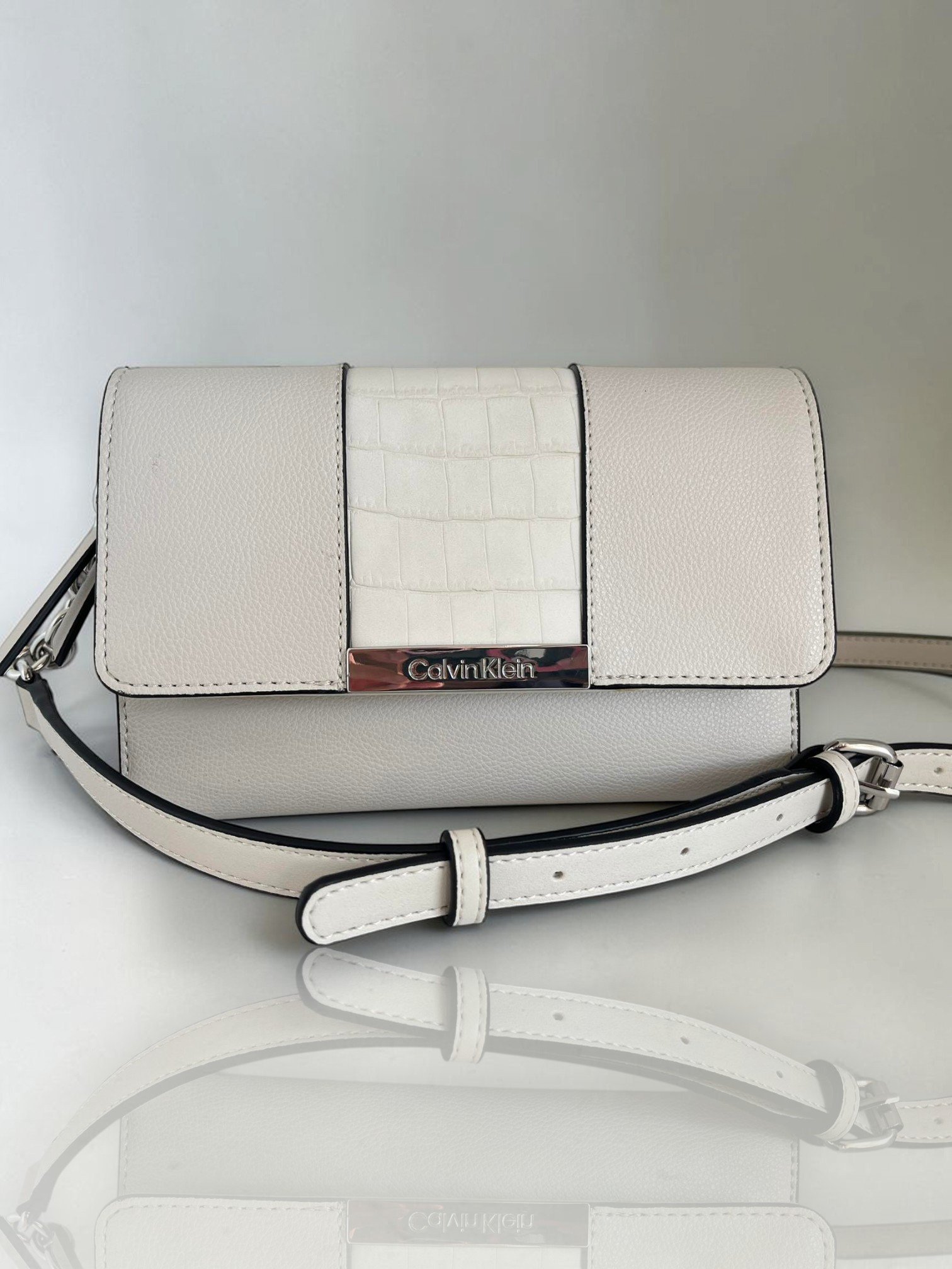 Calvin Klein Wallet on a Chain Beach Pebble