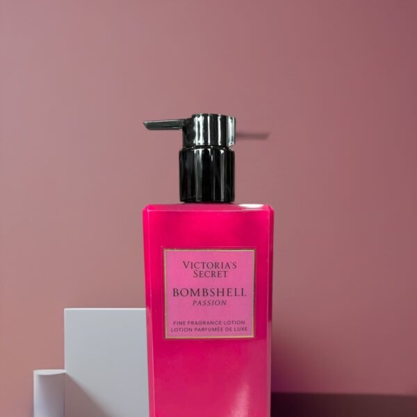 Victoria's Secret Bombshell Passion Fine Fragrance Lotion 250mL (8.4 fl oz)
