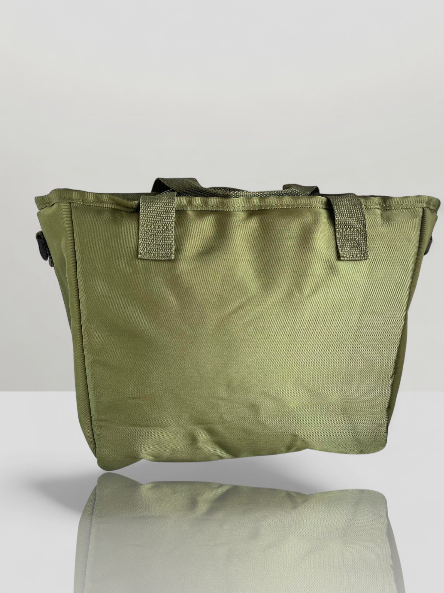 Steve Madden Olive Green Lunch Tote Bag with Mesh Front Pockets. - Image 2