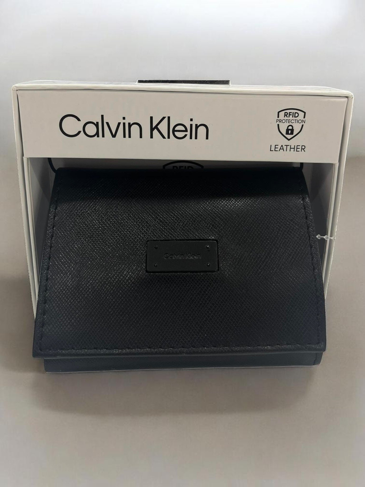Calvin Klein Men's Trifold Black Leather Wallet