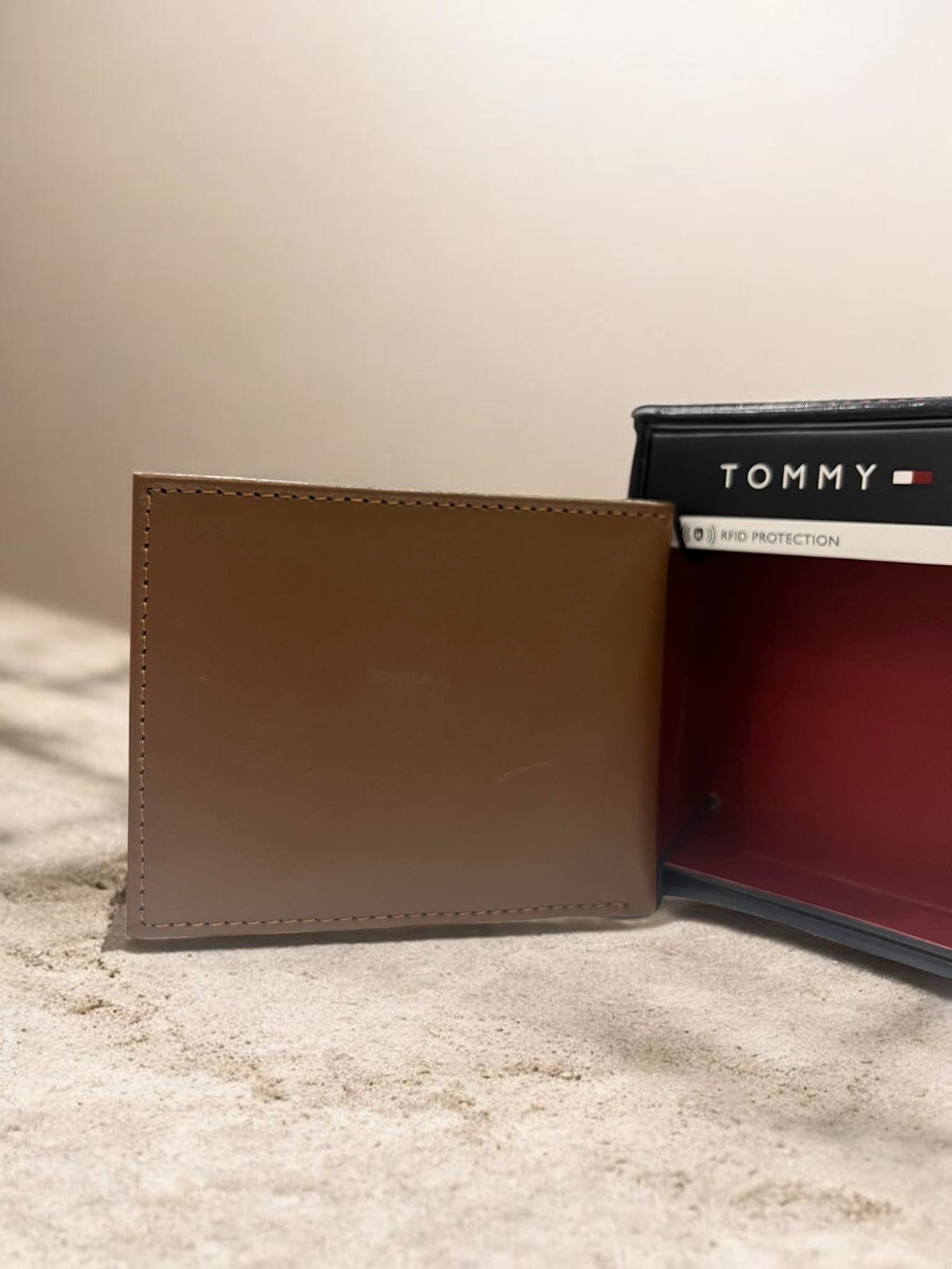 Tommy Hilfiger Men's Leather Bifold Wallet - Image 3