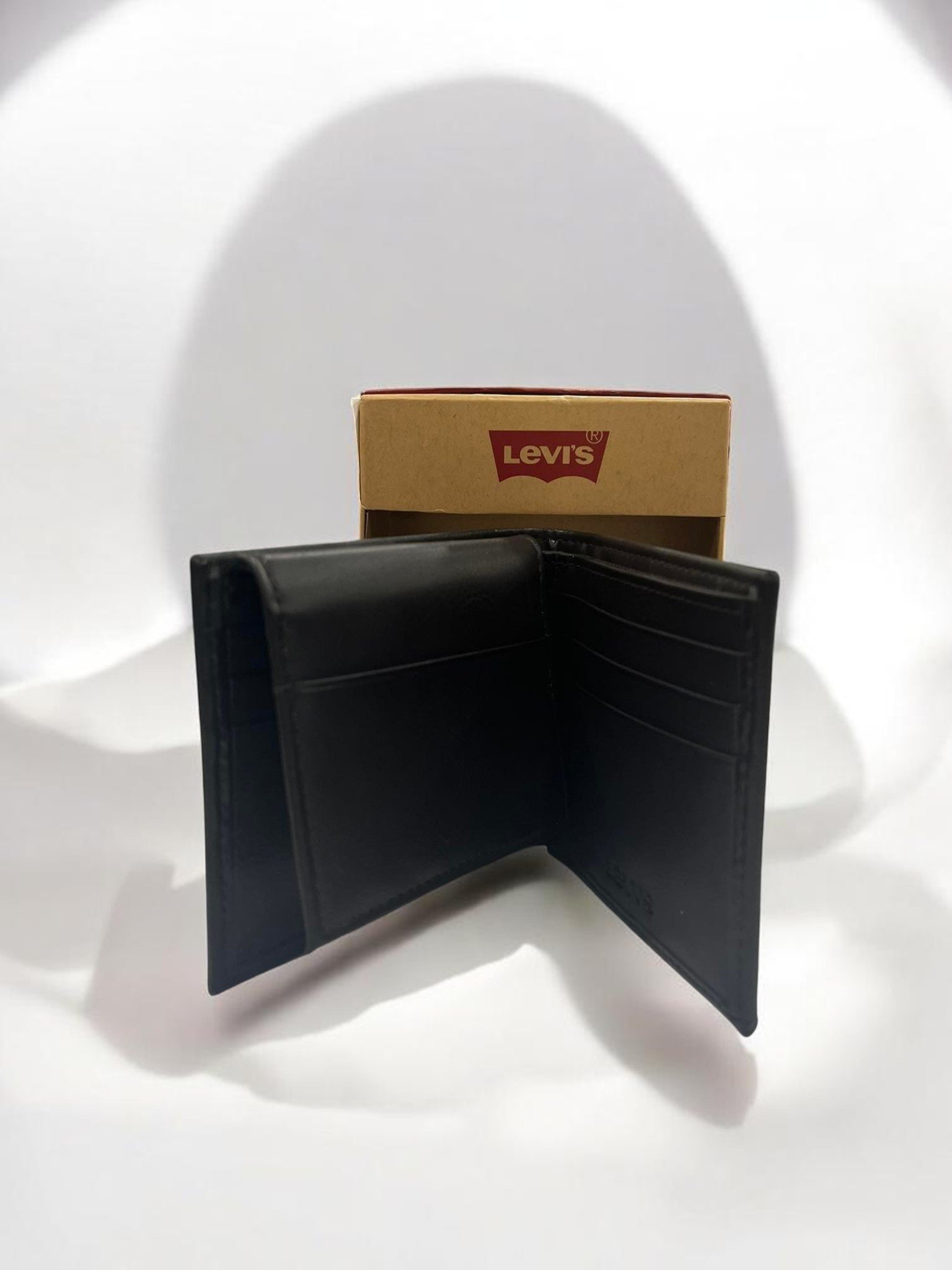 Levis Mens Bifold Brown Leather Wallet - Image 2