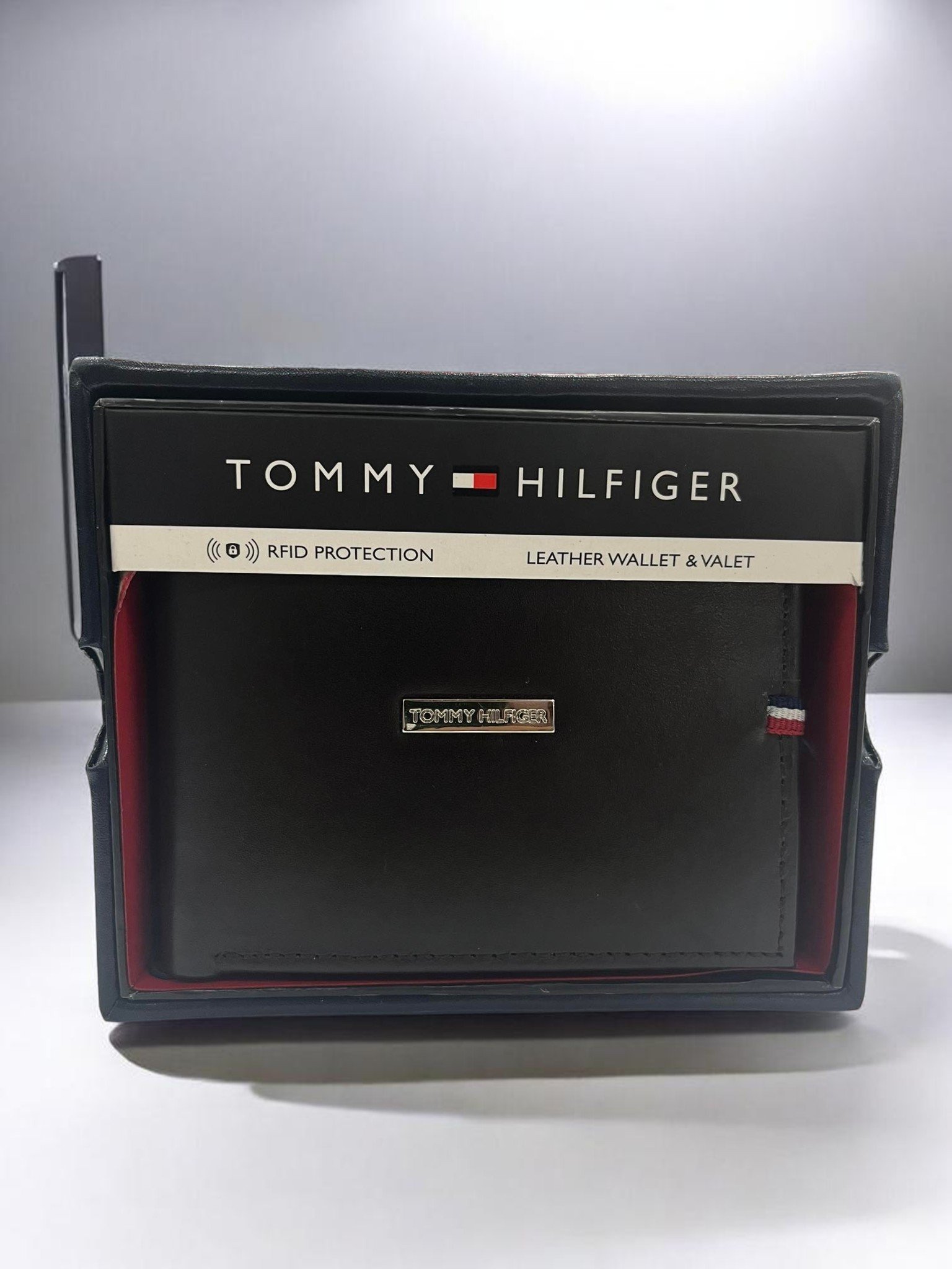 Tommy Hilfiger Men's Wallet Bifold Brown Leather - Image 3