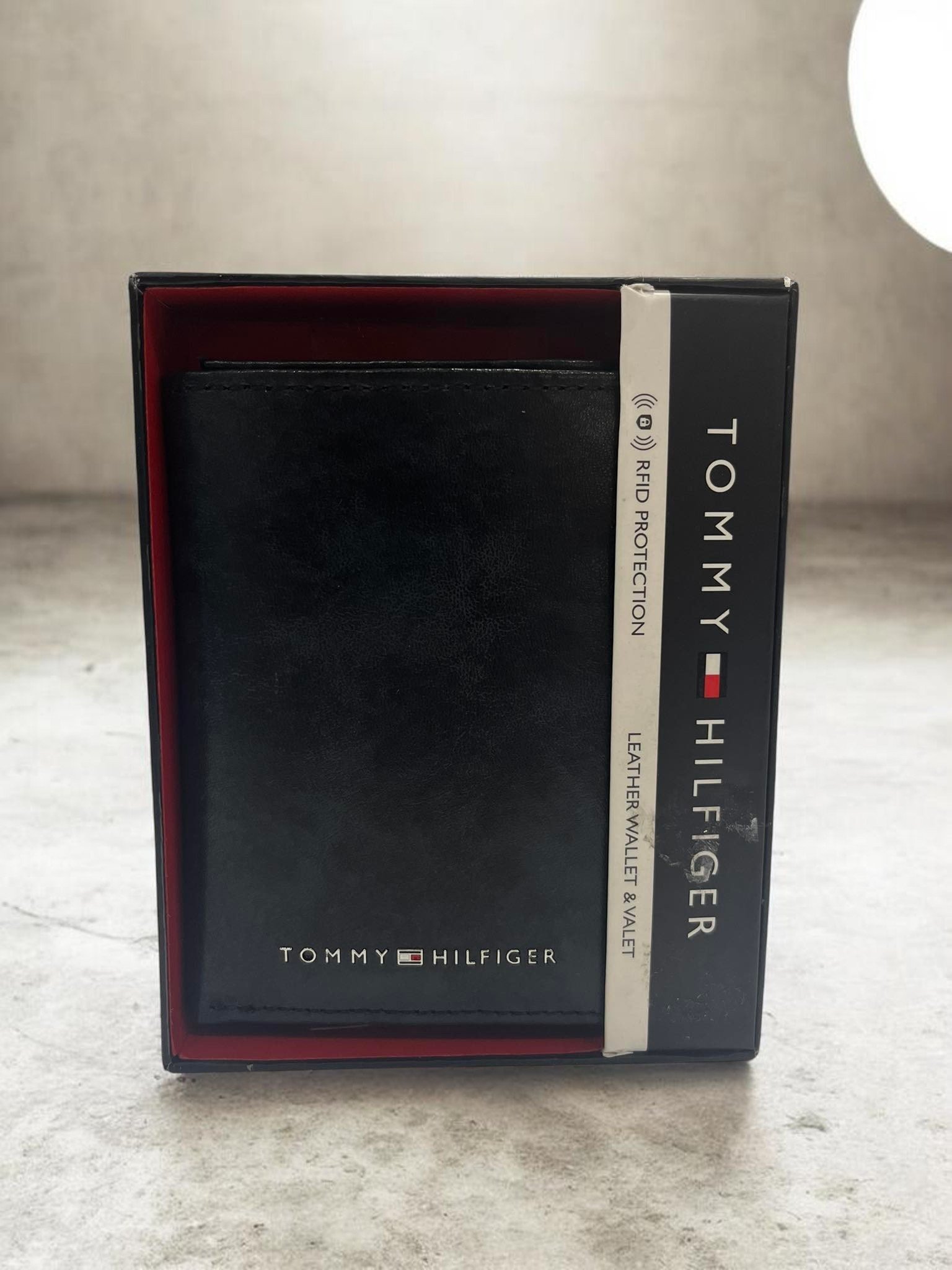 Tommy Hilfiger Men's Wallet Leather