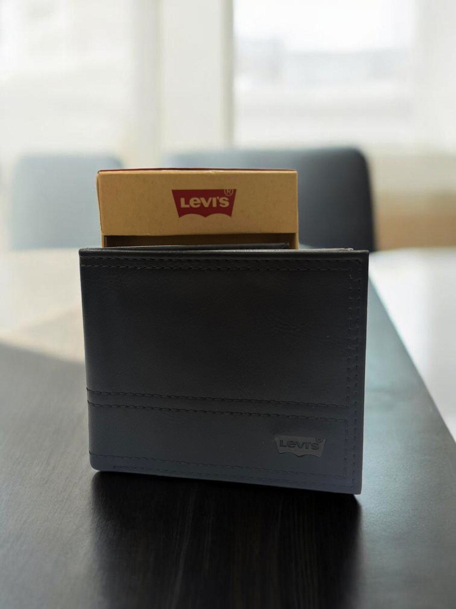 Levis Mens Bifold Brown Leather Wallet