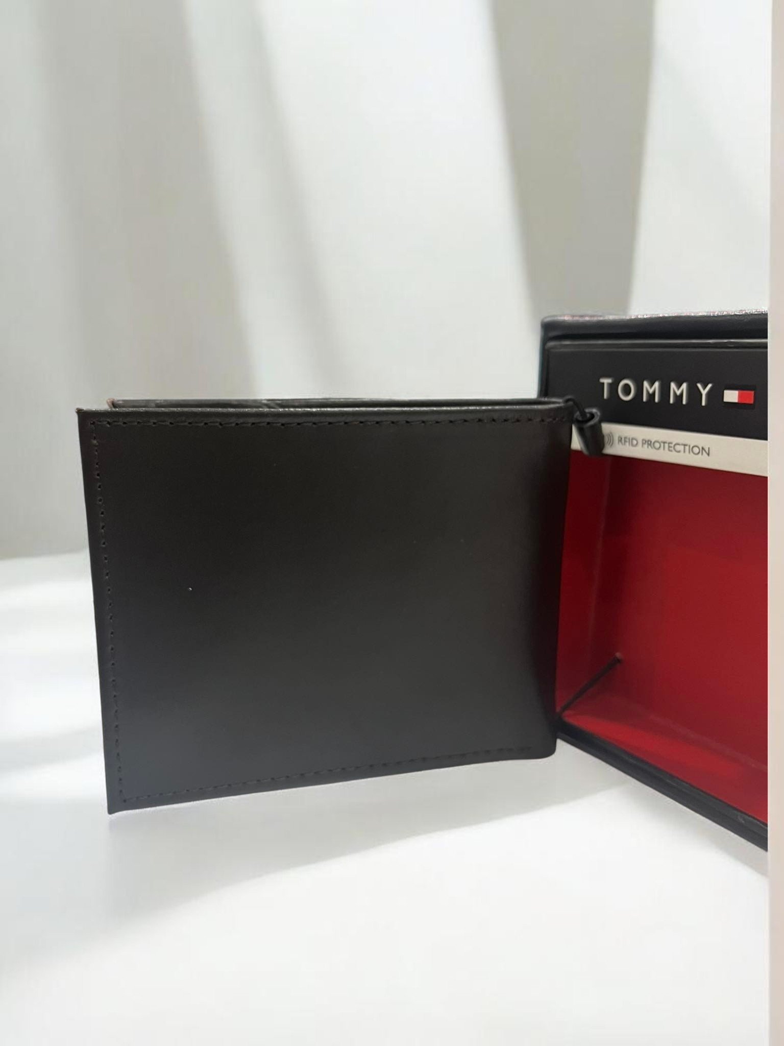 Tommy Hilfiger Men's Wallet Bifold Brown Leather - Image 4