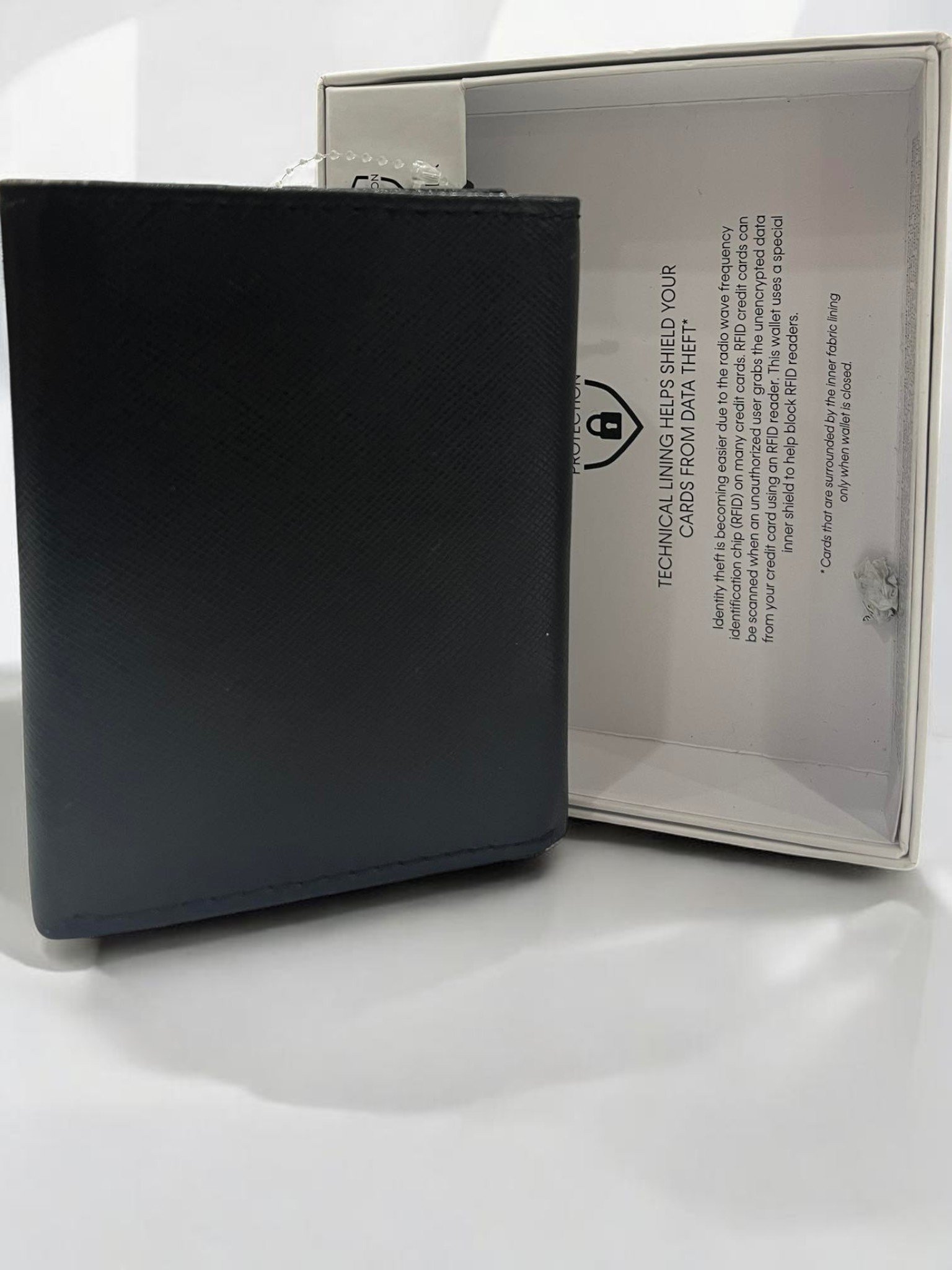 Calvin Klein Men's Trifold Black Leather Wallet - Image 3