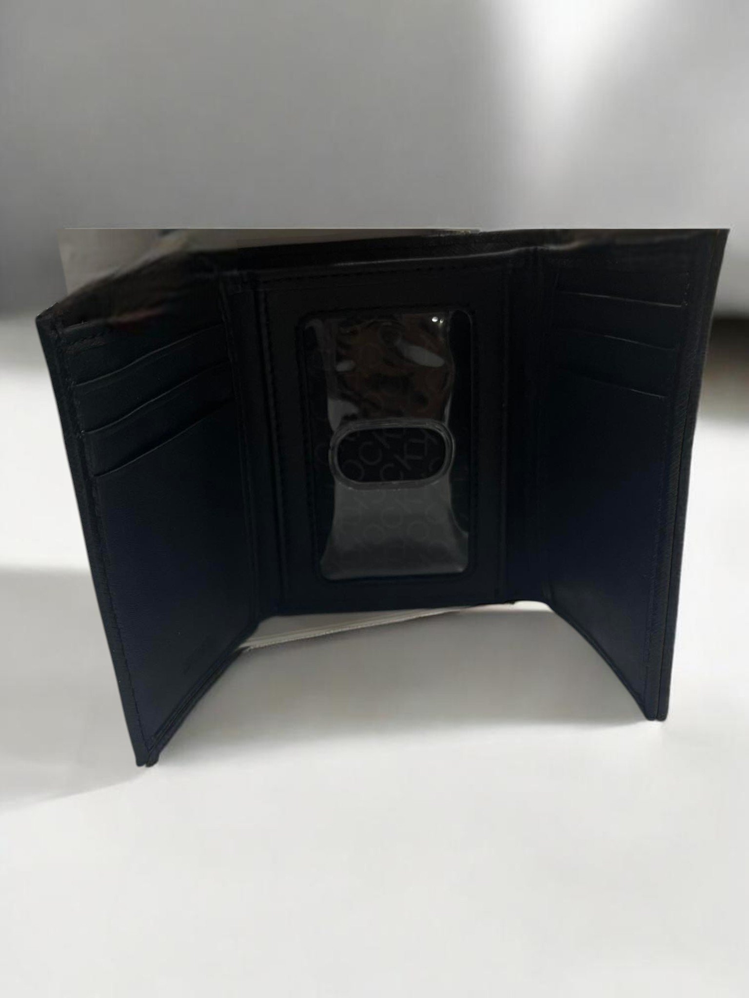 Calvin Klein Men's Trifold Black Leather Wallet - Image 2
