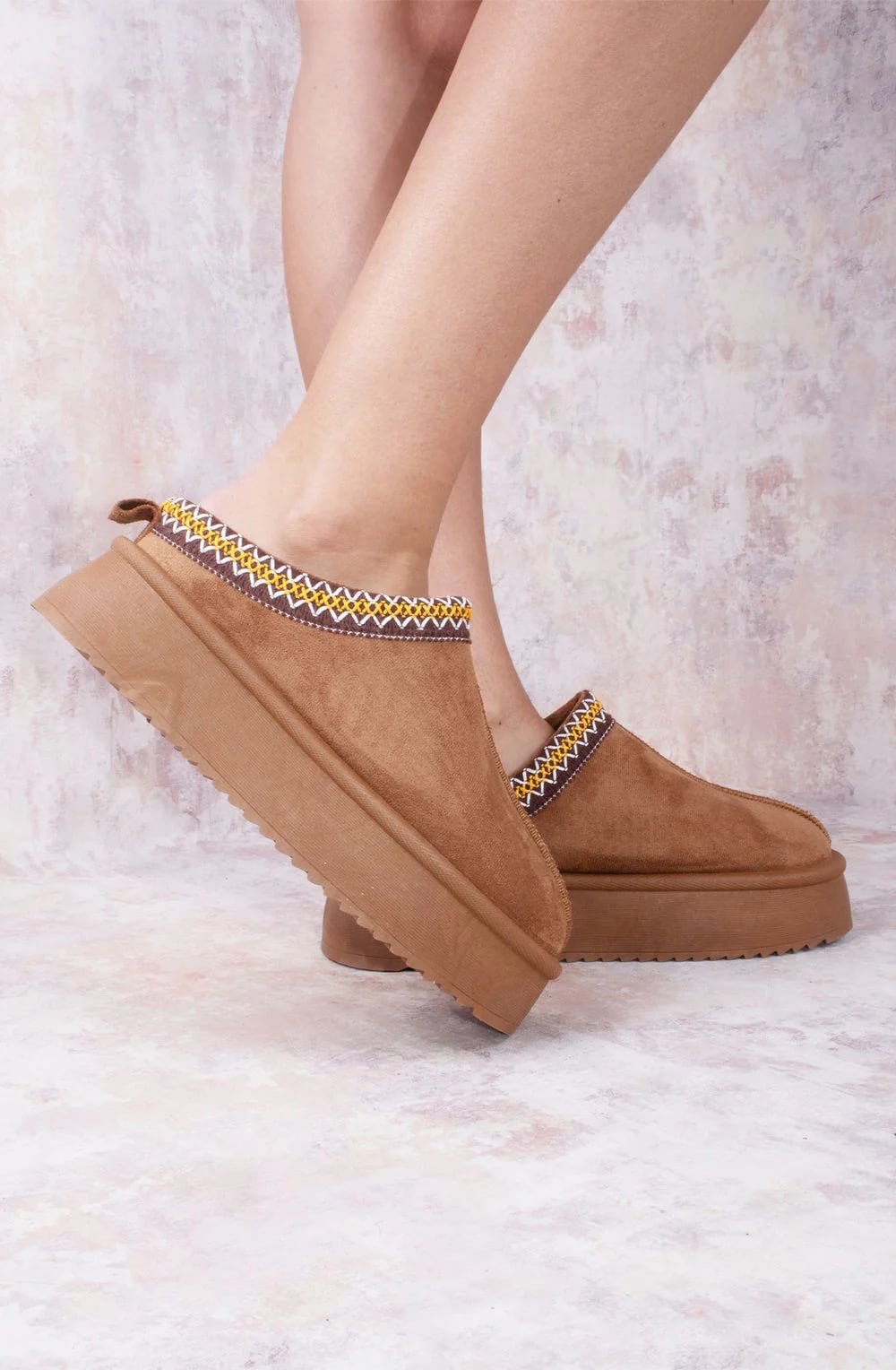 Mudd Slide Brown Suede Size 8 - Image 5