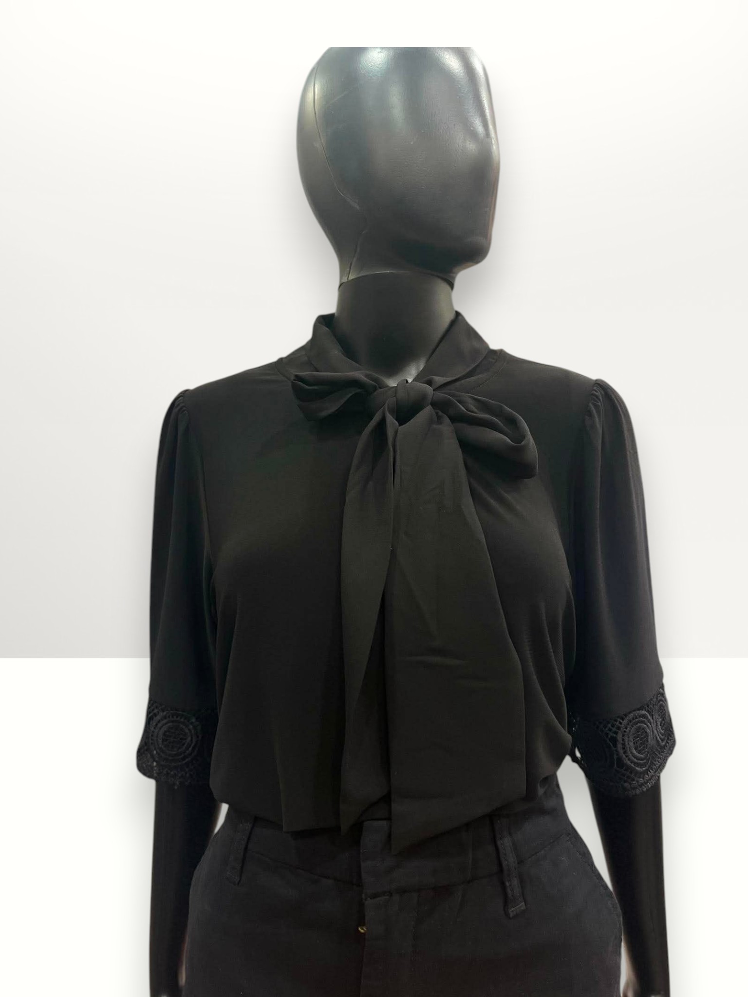 Anne Klein Ladies Top Black Medium Item #2094 - Image 6
