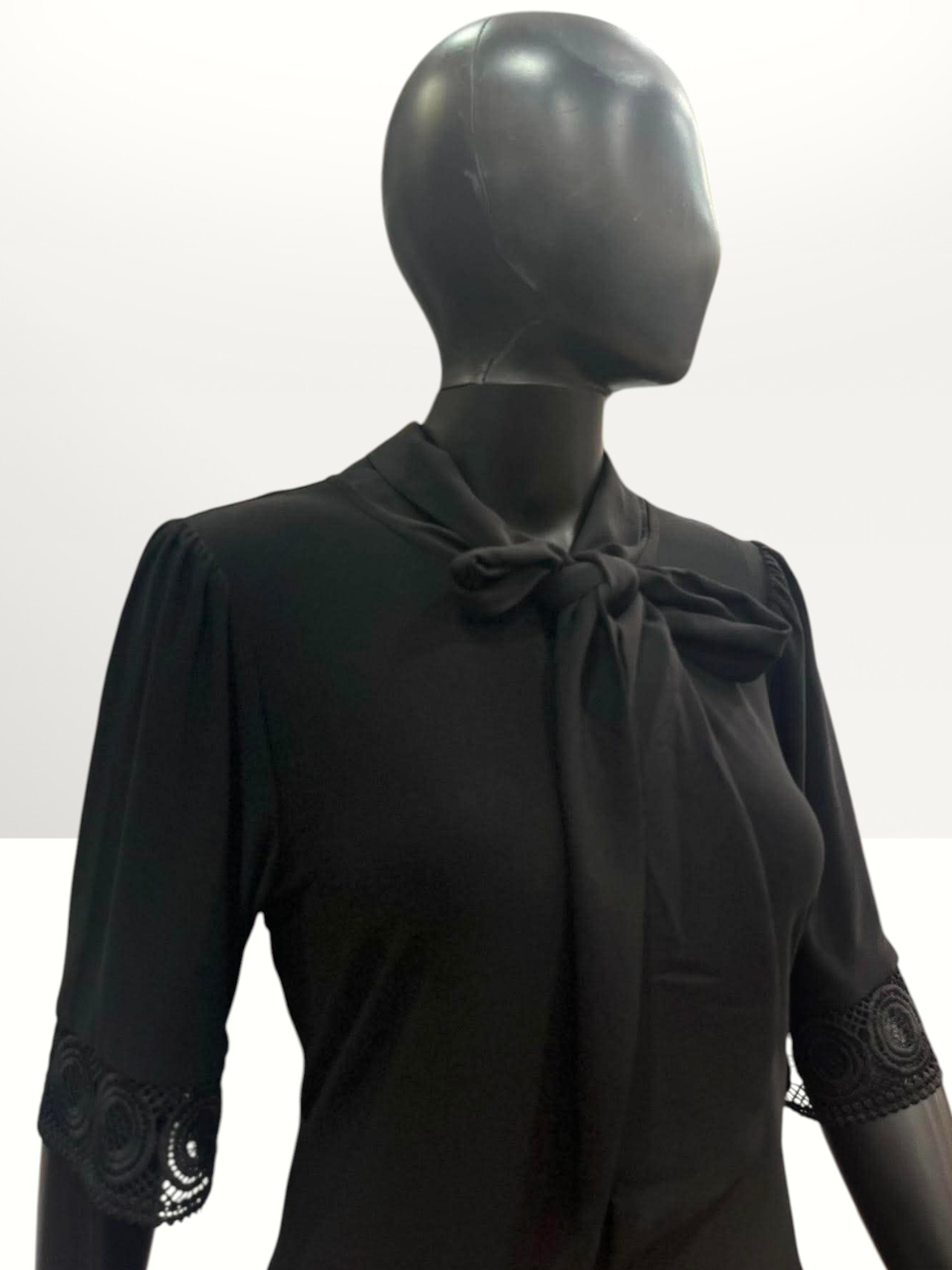 Anne Klein Ladies Top Black Medium Item #2094 - Image 4