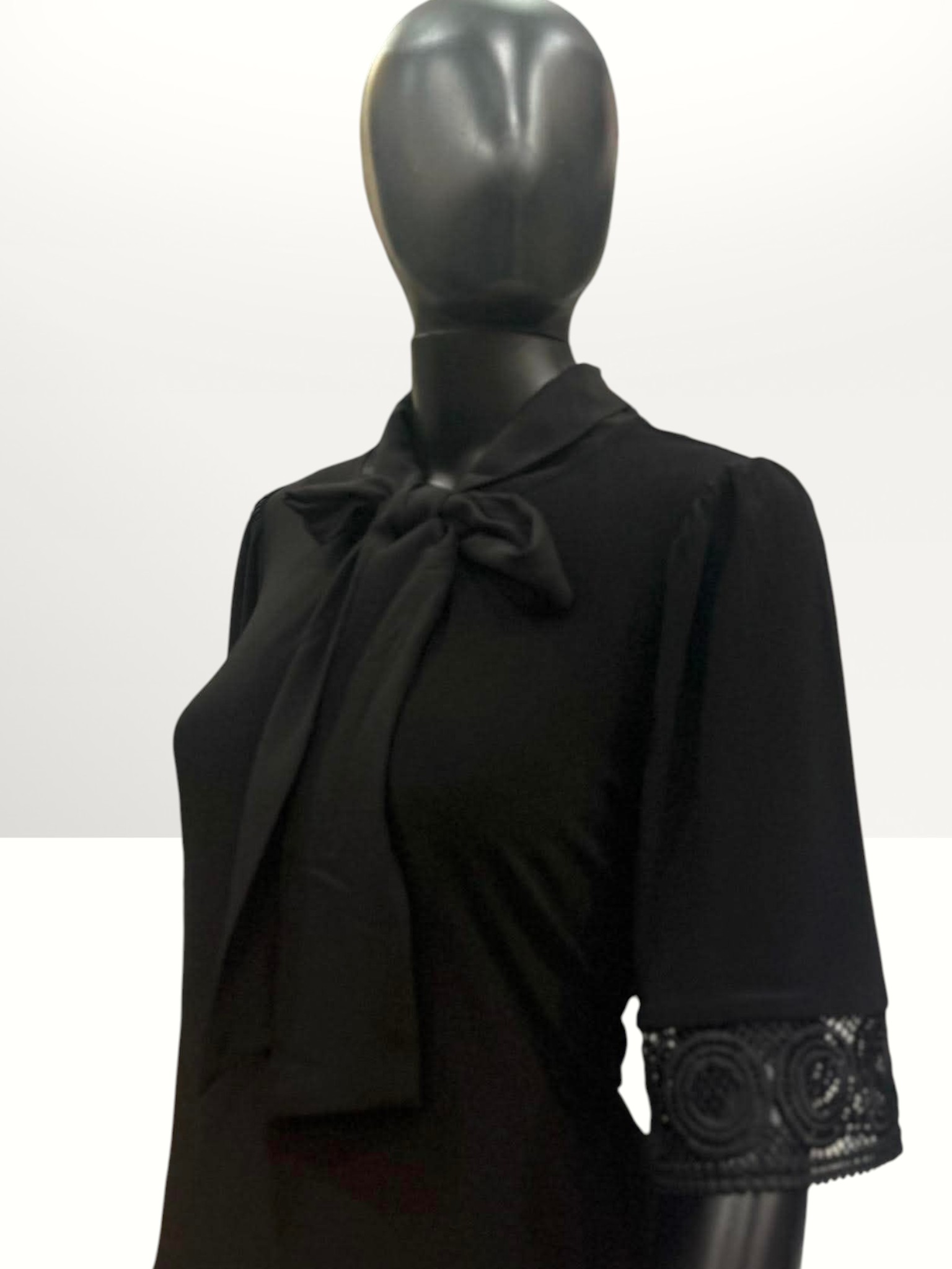 Anne Klein Ladies Top Black Medium Item #2094 - Image 5