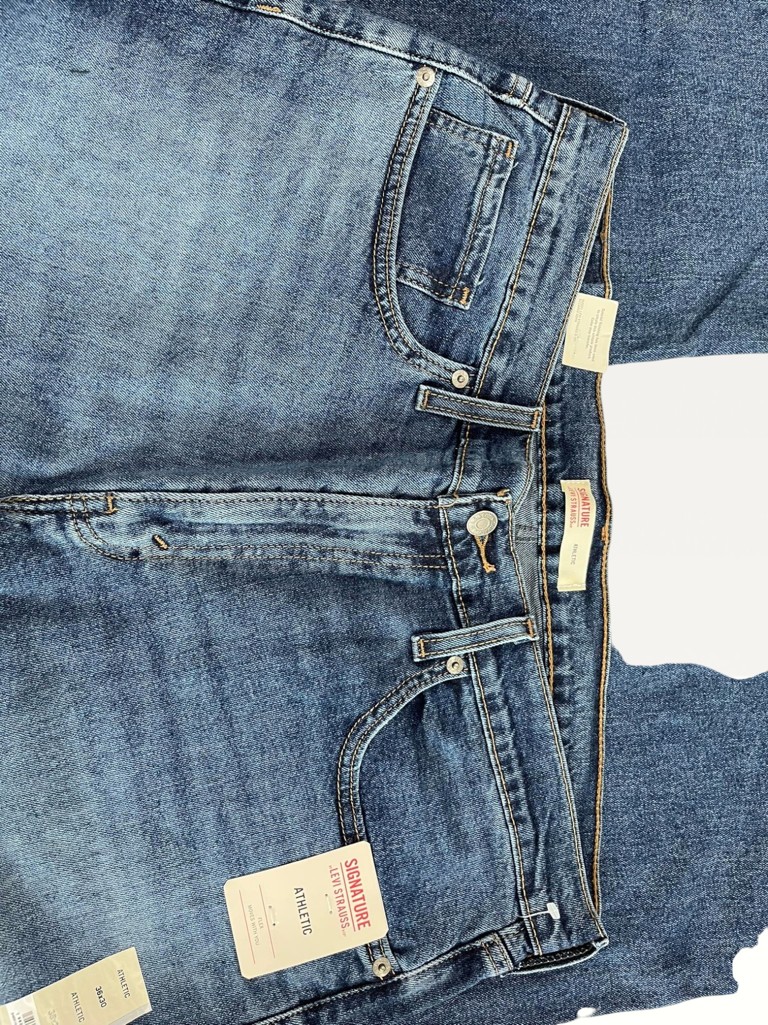 Signature by Levi Strauss & Co Men’s Athletic Fit Jeans 36x30 Item #2026 - Image 2