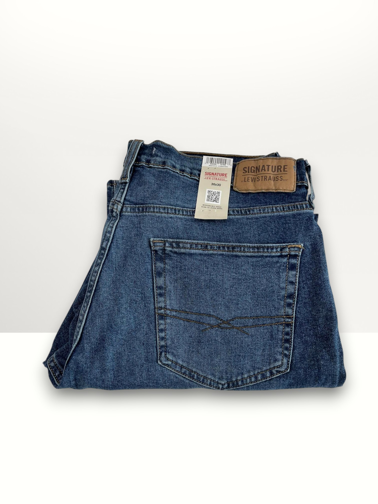 Signature by Levi Strauss & Co Men’s Athletic Fit Jeans 36x30 Item #2026 - Image 4