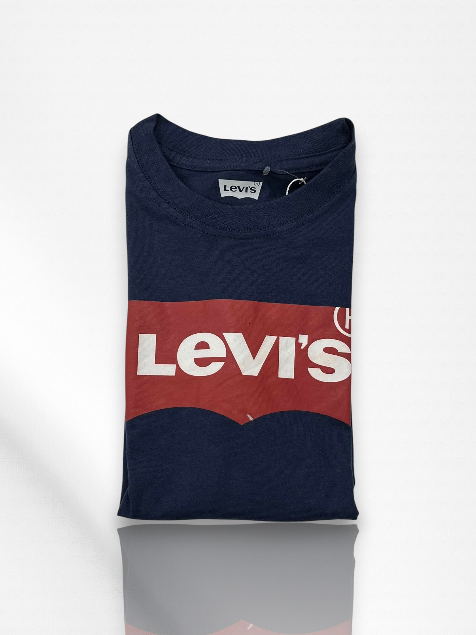 Levi's Classic Batwing Graphic Tee Youth-sized Item #2036 - Image 4